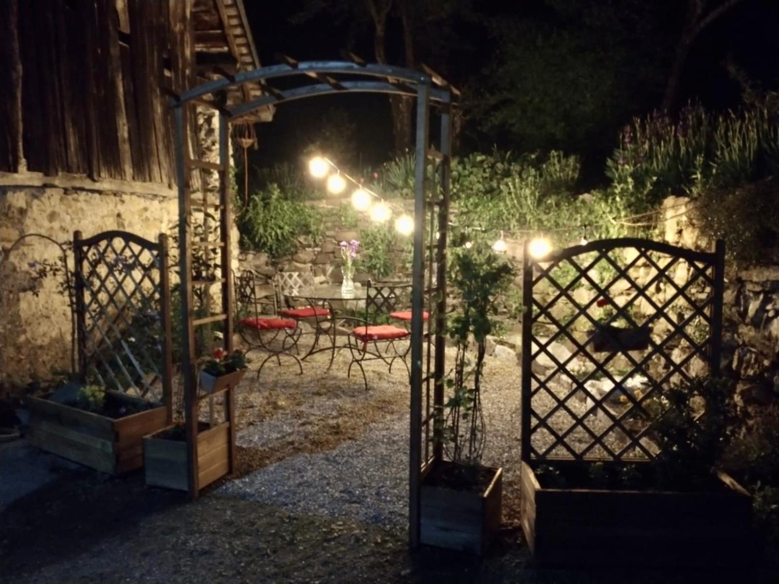 Au Pied Du Chateau- Parking Wifi Jardin - Clg Savoie Freterive Eksteriør billede