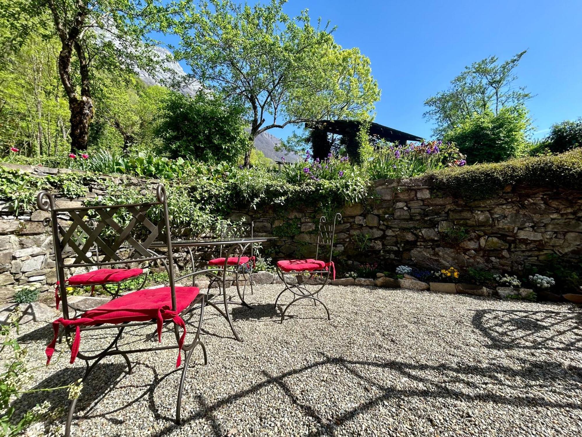 Au Pied Du Chateau- Parking Wifi Jardin - Clg Savoie Freterive Eksteriør billede