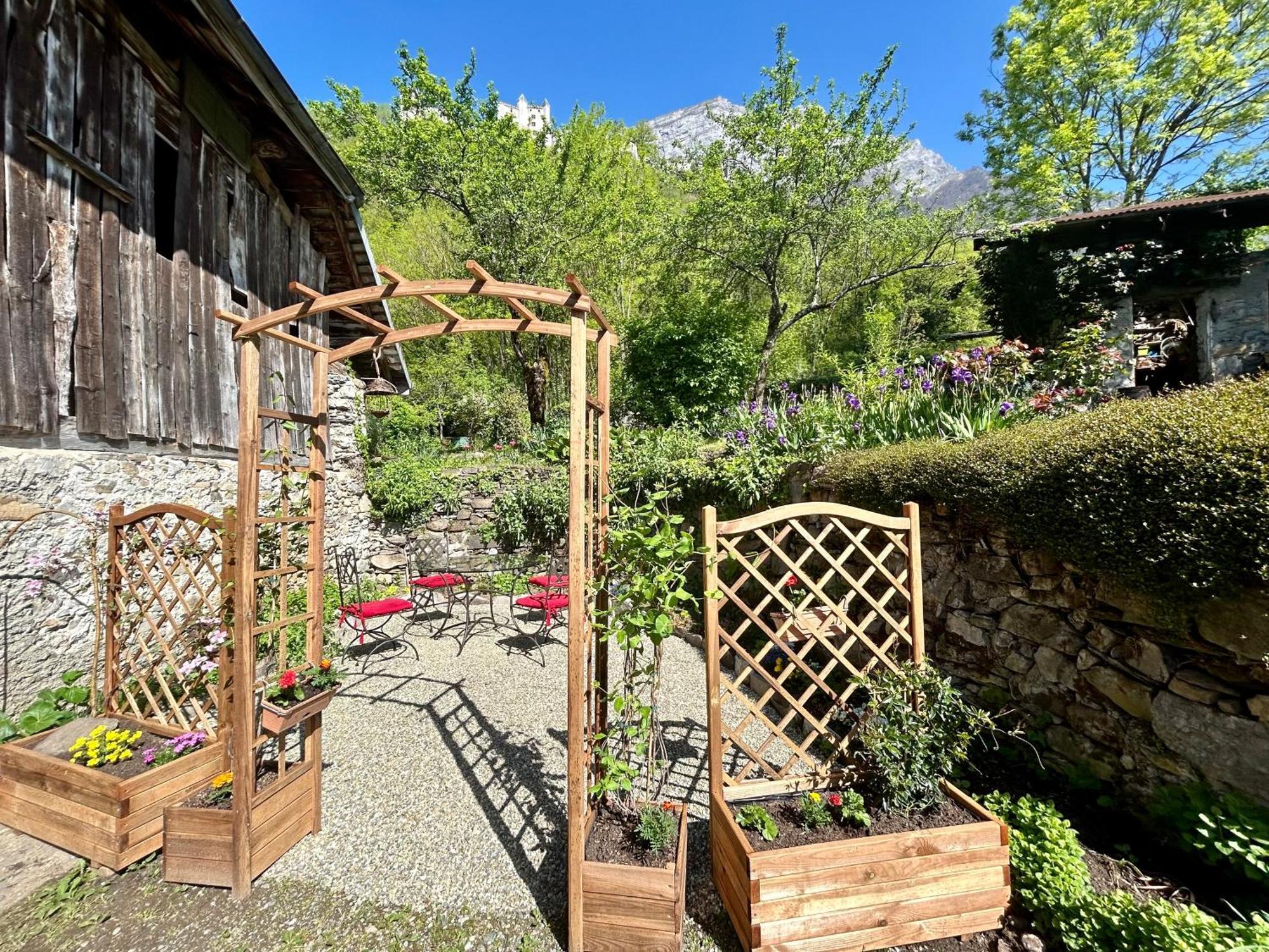 Au Pied Du Chateau- Parking Wifi Jardin - Clg Savoie Freterive Eksteriør billede